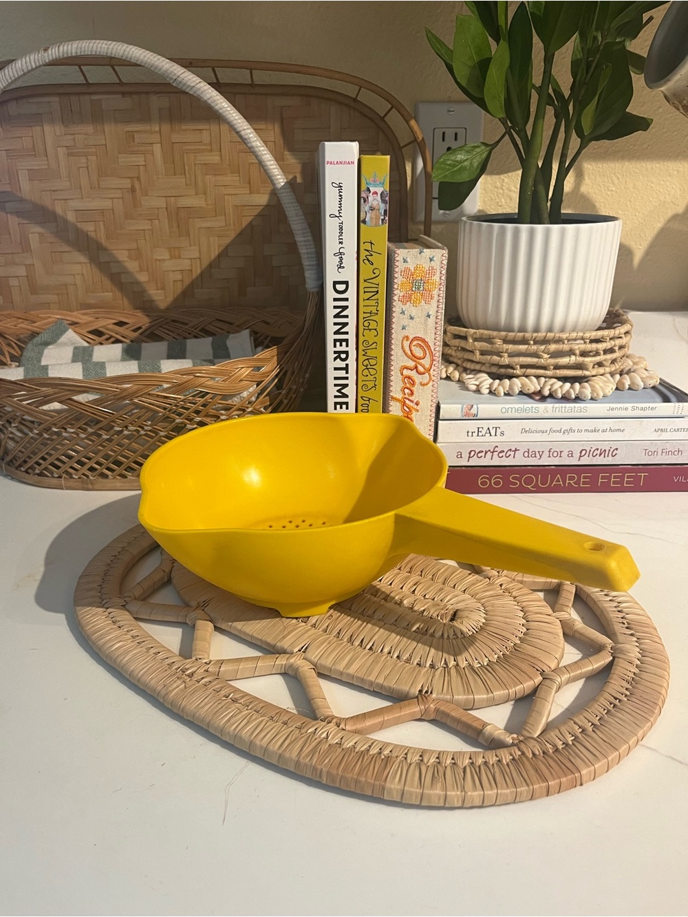 Tupperware Yellow Colander Strainer Scoop with Handle 💛⭐️🌼
